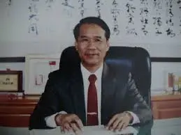 林久華校長像，載於許志亮（2019）編「土庫國中50週年特刊」